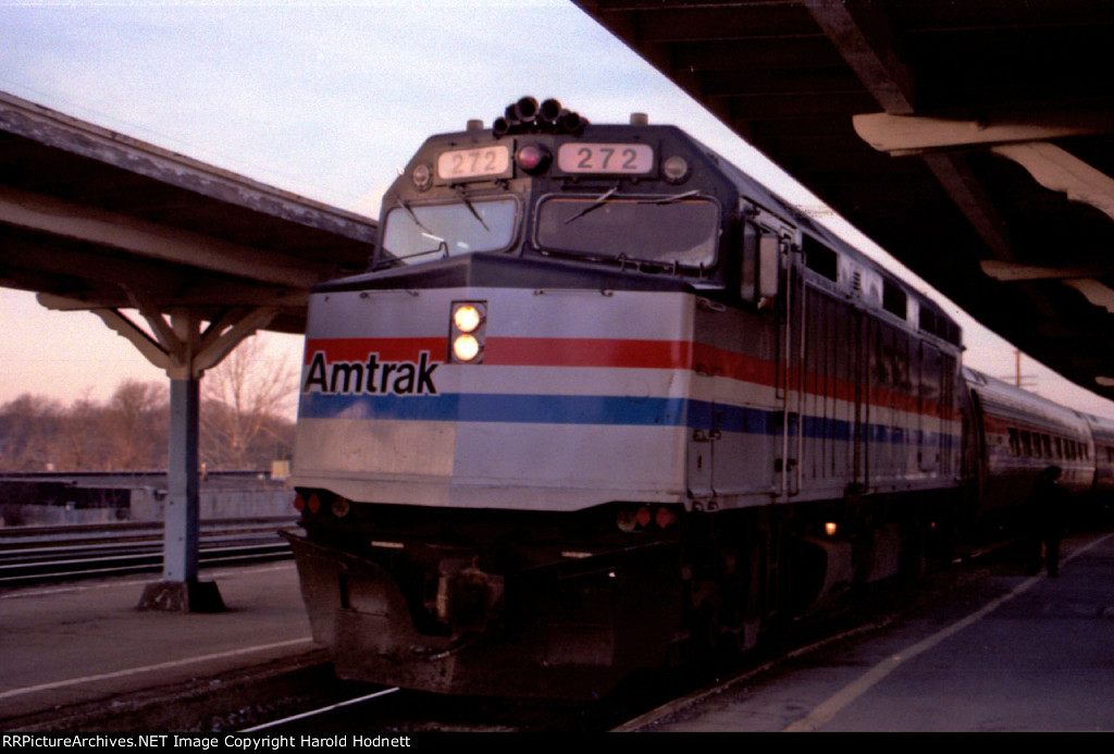 AMTK 272 leads a southbound train